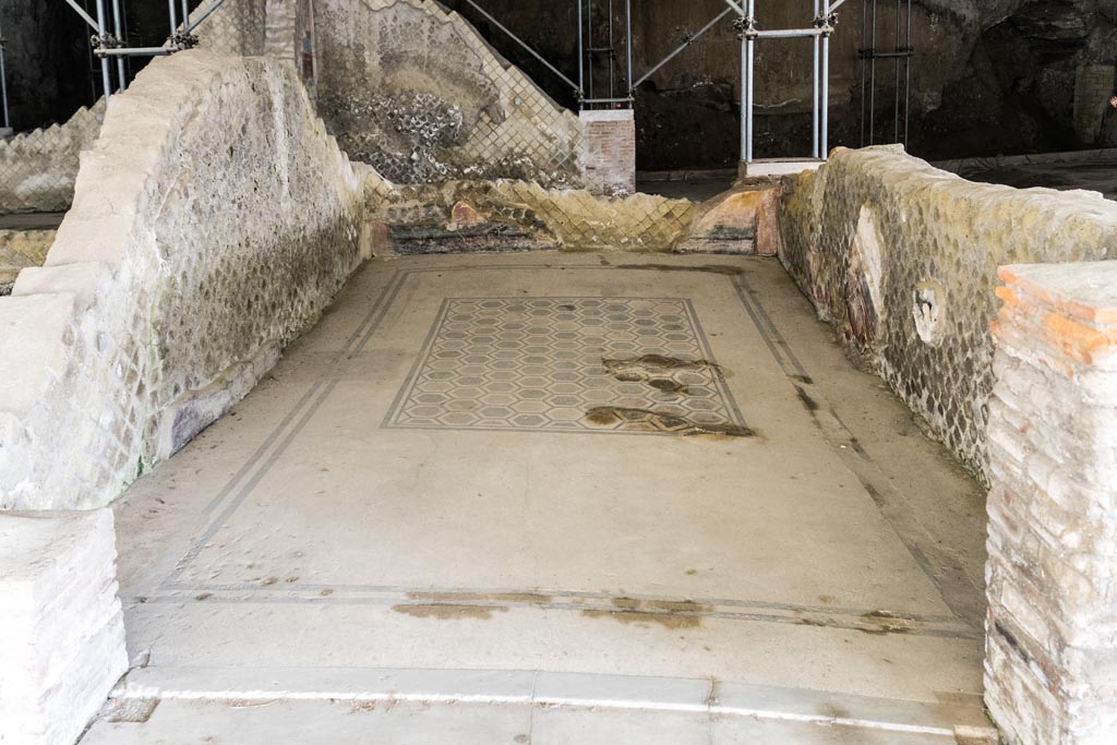 Herculaneum Villa dei Papiri. October 2023. Room (f), looking north across oecus. Photo courtesy of Johannes Eber.